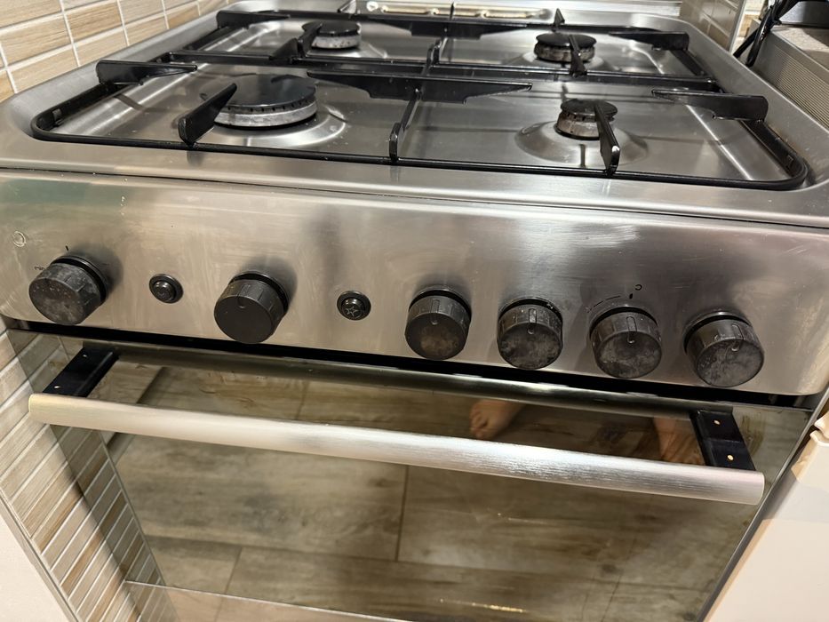 Vand Aragaz Hotpoint Ariston pe gaz