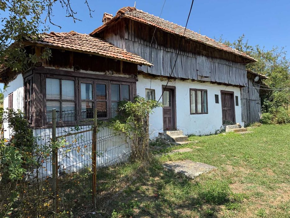 Casă tradițională cu teren generos și livadă – ideală pentru renovare