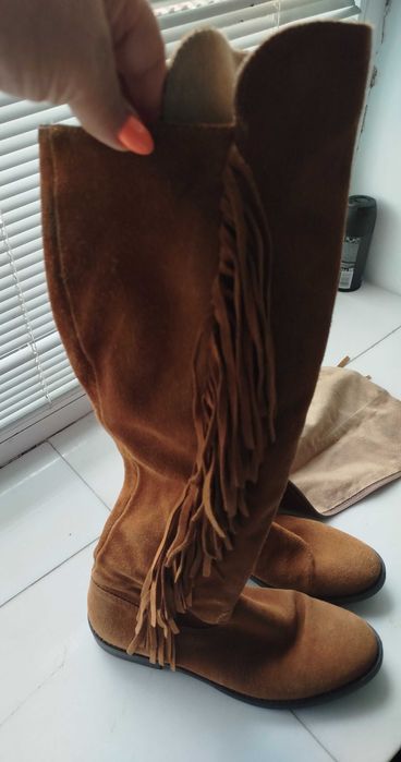 Продавам дамски есенно-зимни ботуши номер 36 от естествен велур