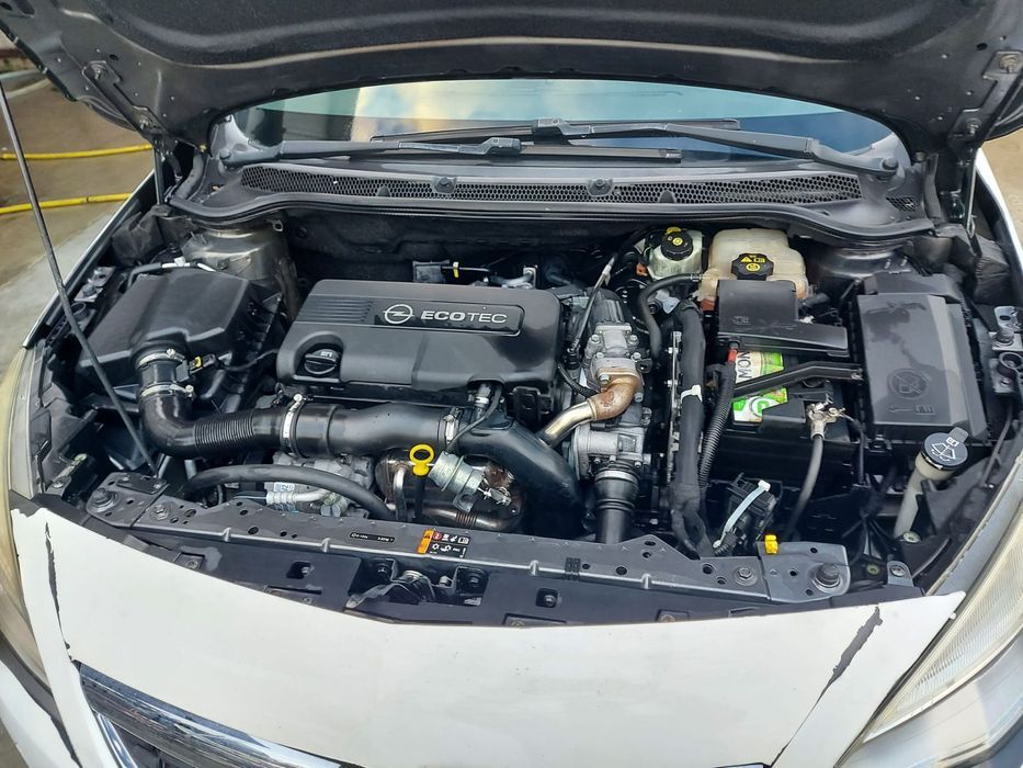Dezmembram Opel Astra J, an 2012, motor 1.7 CDTI, euro 5