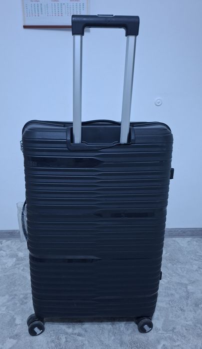 Продам большой чемодан