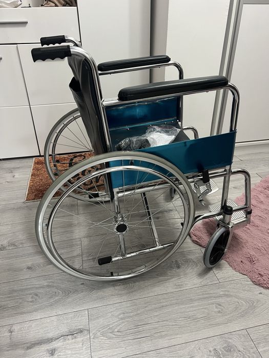 Scaun cu rotile pentru persoane cu handicap