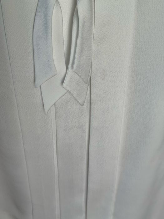 Белая блузка с бантом