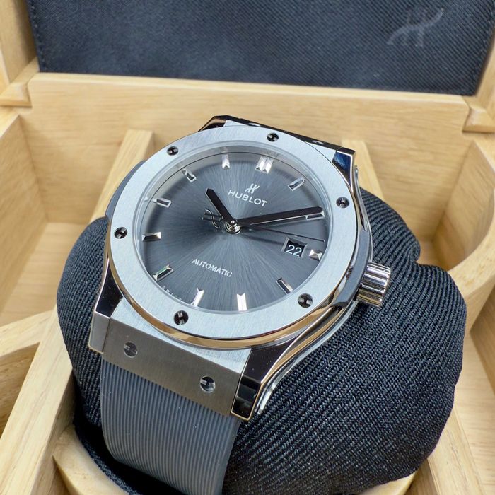 Hublot Classic Fusion Gri 42mm | 542.NX.7071.RX | TVA Deductib. 2026