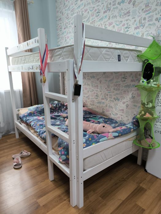 Двухъярусная кровать белая