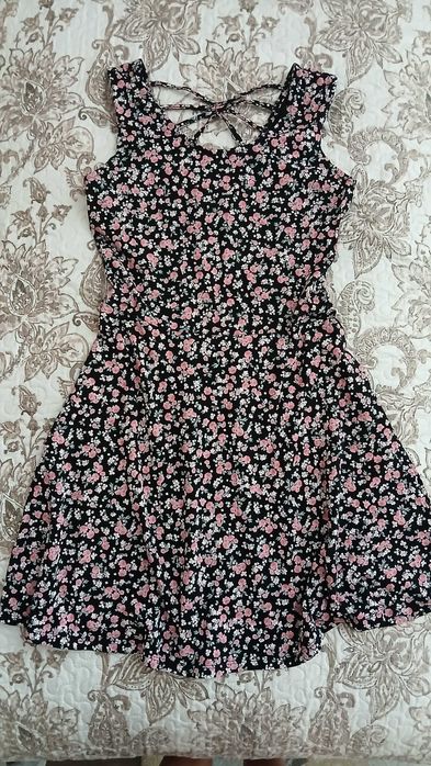 Ежедневна рокля с флорални мотиви