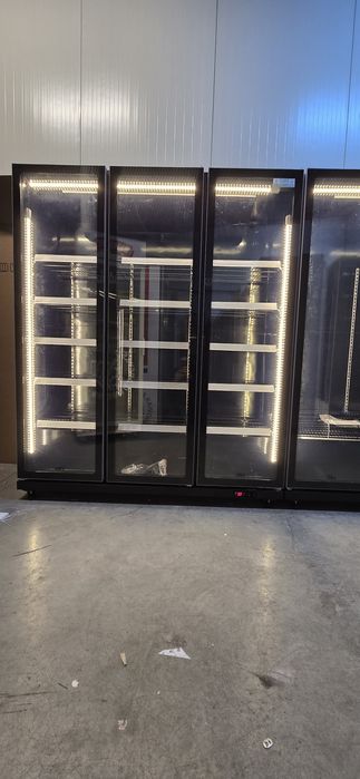 Vitrina frigorifica 3 uși băuturi lactate flori