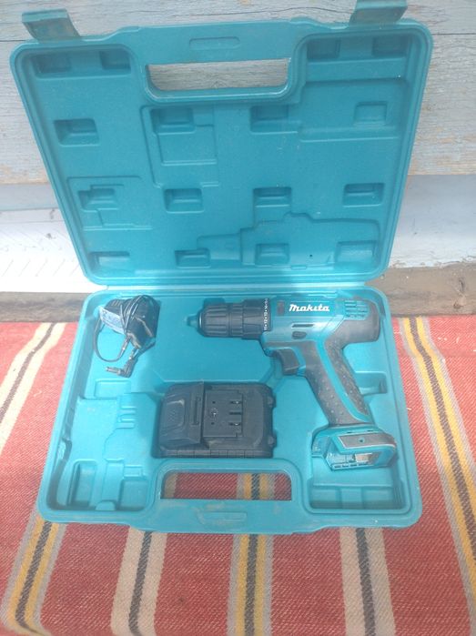 Bormașină autofiletanta Makita 18V