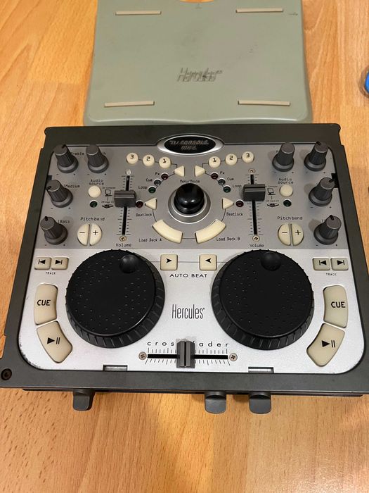 DJ контролер Hercules