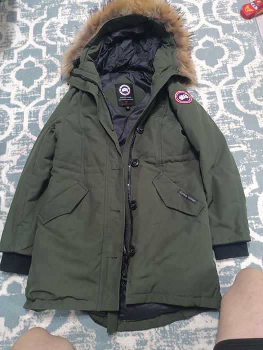 Продам куртку CANADA GOOSE оригинал размер S 42-44