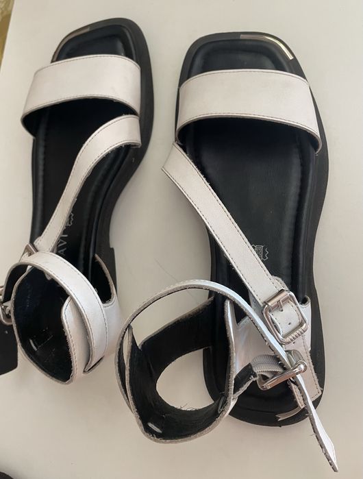 Продам кожанные сандали