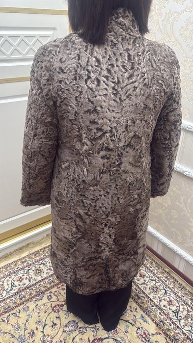 Женская шуба каракуль