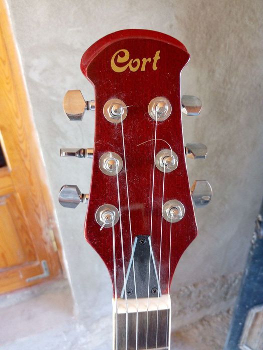 Yangi Guitar Sotiladi.Gitara sotiladi