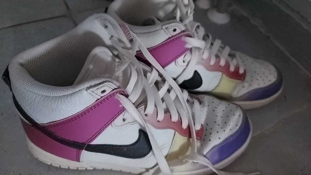 ADIDASI JORDAN NIKE