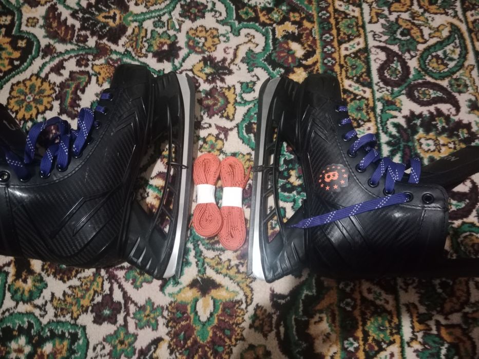 Коньки хоккейные