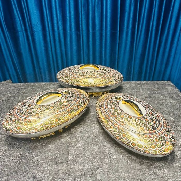 Termos  ovqat uchun  idealni  ovqat  chiroyli  tarzda boradi