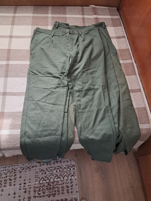 Камуфлажни шуби, ризи, панталони, шапки, тениски