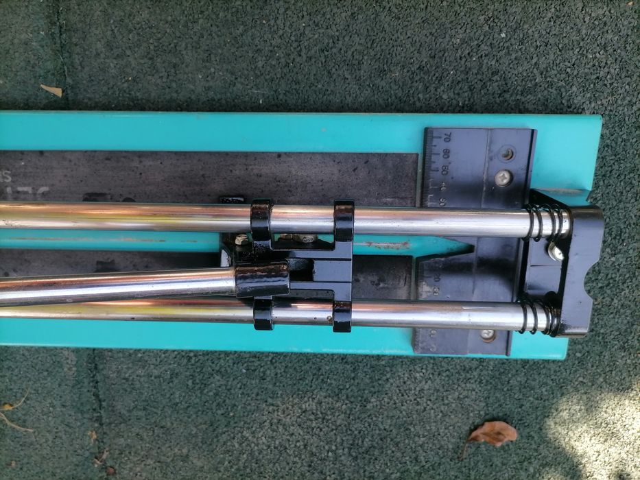 Dispozitiv - mașina de tăiat gresie