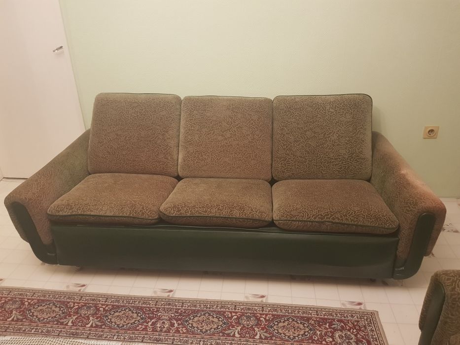 Подарявам диван!