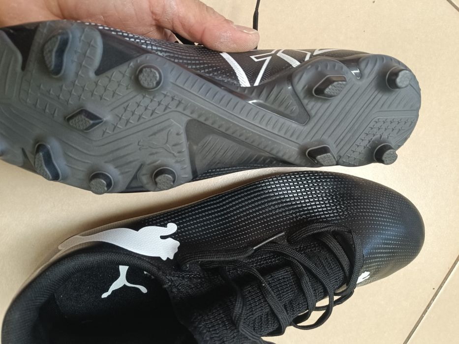 Adidași puma cu crampoane 42 noi