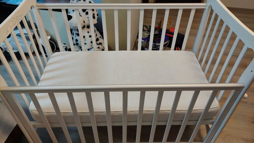 Pătuț bebe din lemn cu saltea inclusă