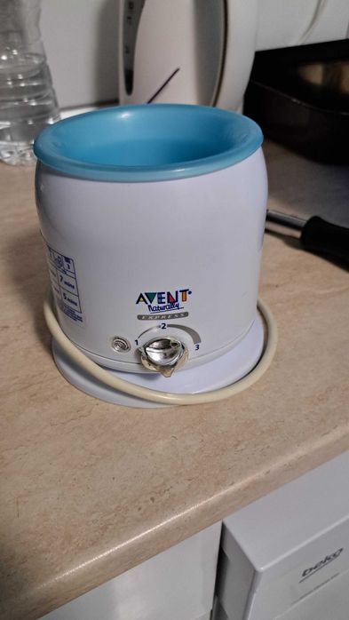 Нагревател за бебешки шишета .