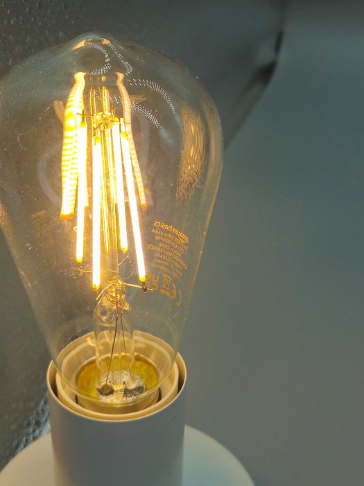 Комплект 2 броя LED винтидж крушки Amazon Basics ST64 E27 7W 2700K 806 lm