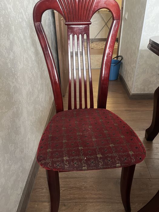 Стол со стульями