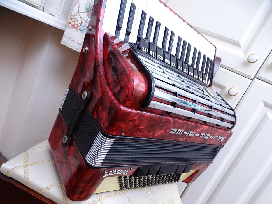 Акордеон Велтмайстер Консона 96 баса