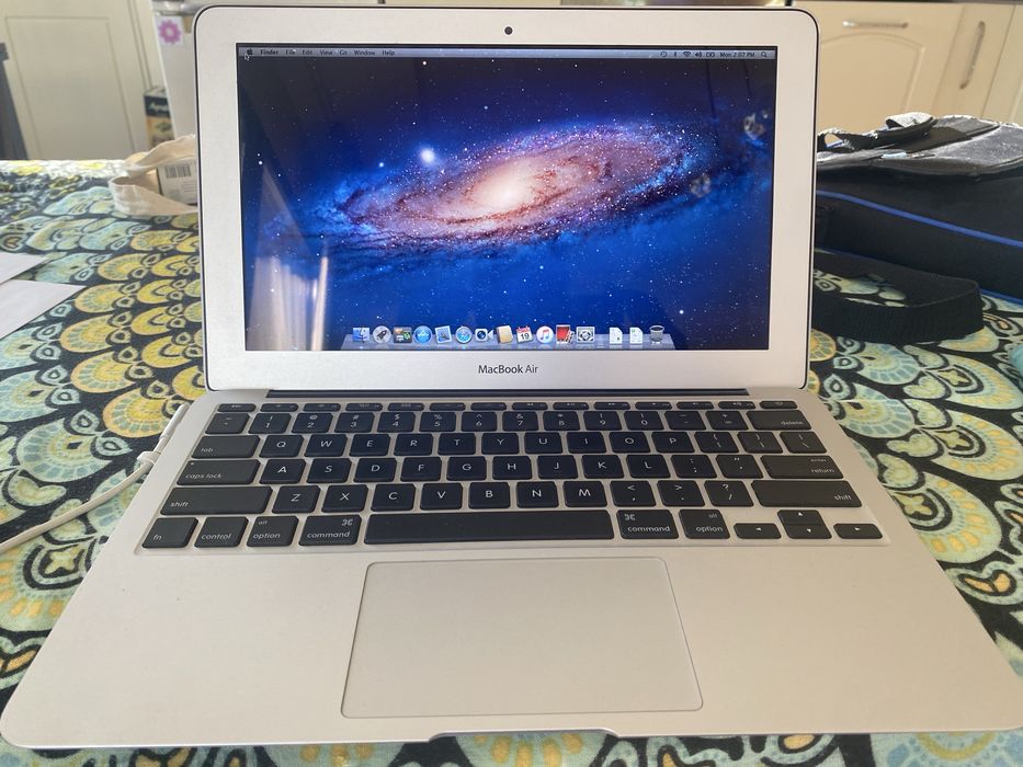 MacBook Air (11-inch, Mid 2011) model: A1310