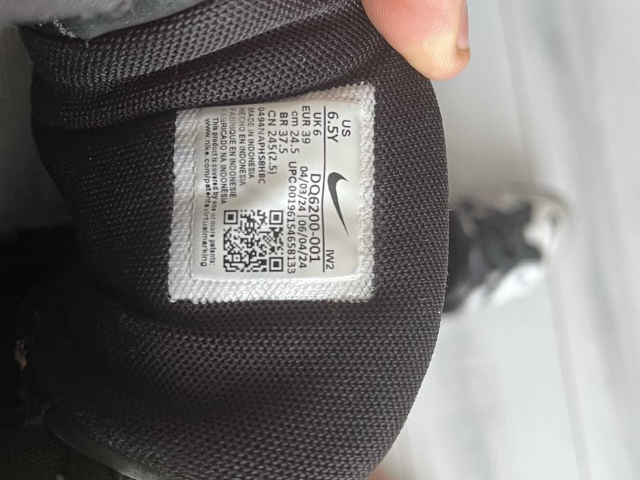 Adidasi Nike Uptempo
