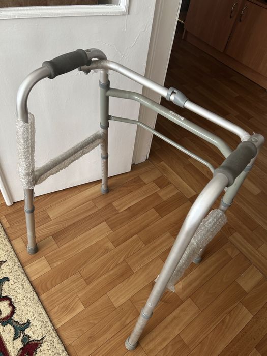 Продам ходунок металлический