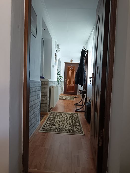 Casă și teren de vânzare