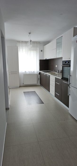 Vand apartament 3 camere Floresti