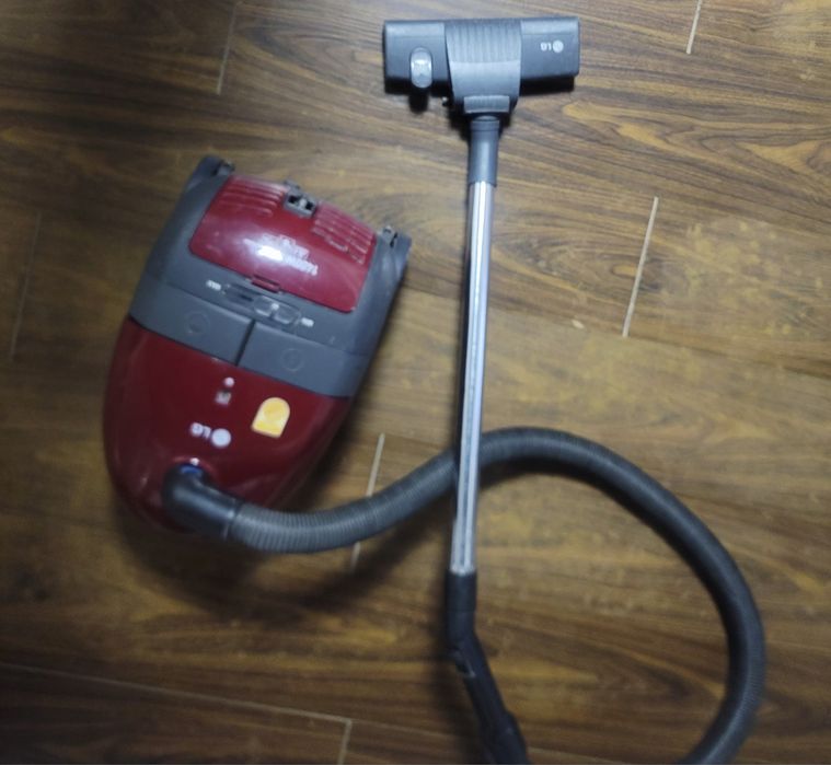 Пылисос в полно рабочим состоянии мало пользвали в полном комплекте