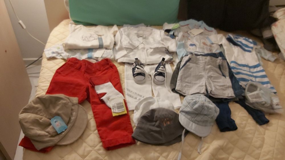 Vând body-uri şi haine bebelusi de calitate, pentru copii de 1-9 luni
