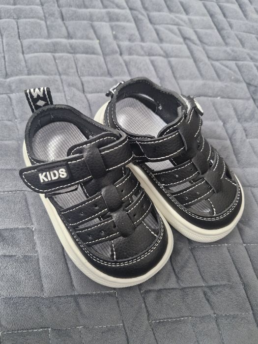 Черные сандали детские