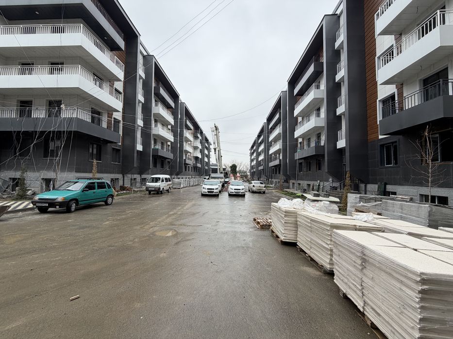 Эко сити 5 этаж 3 х ком 130м2 с балконом срочно продаётся