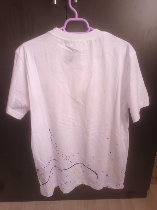 Tricouri de vanzare.