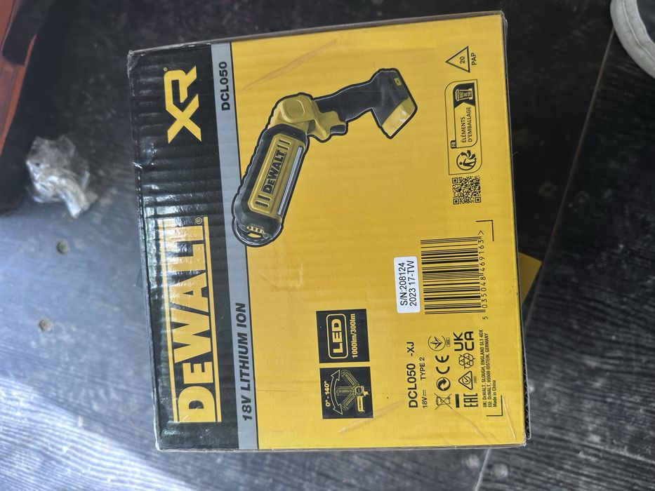 DEWALT DCL077 12-18v. DeWalt DCL050N-XJ