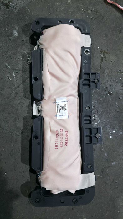 Airbag genunchi A1668600102 W166 ML250 ML350 GLE250 GLE350