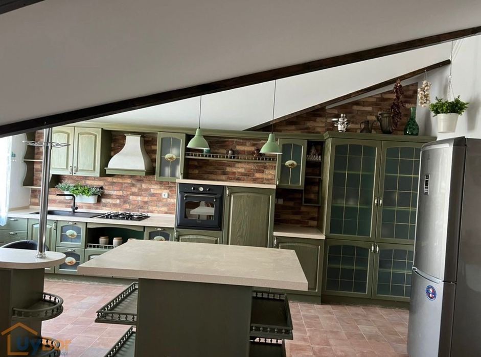 3 комнатная квартира в самом центре города. Ориентир 110 школа, ЦУМ