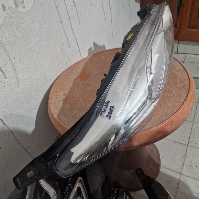 Ford Fiests 2017  13-17 десен фар