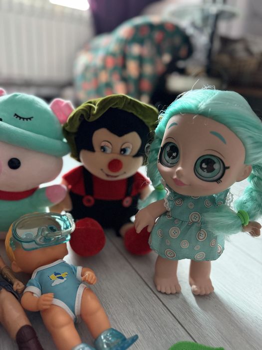 Продам коробку игрушек для девочки