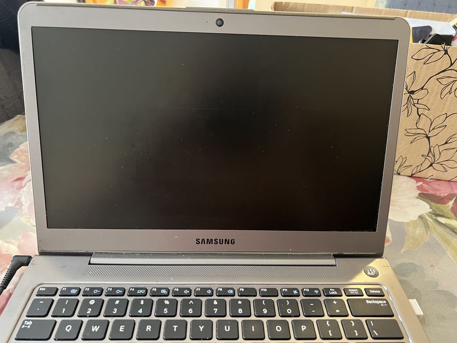 Лаптоп Samsung np530u3b
