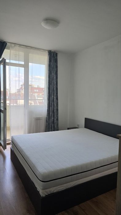 Продава обзаведен двустаен апартамент в квартал Младост 4