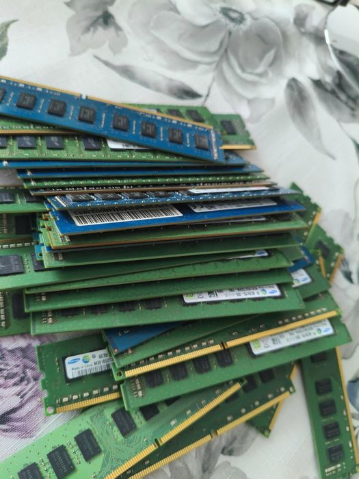 Vind memorie rami 4gb DDR3 diferite mărci 35 ron buc