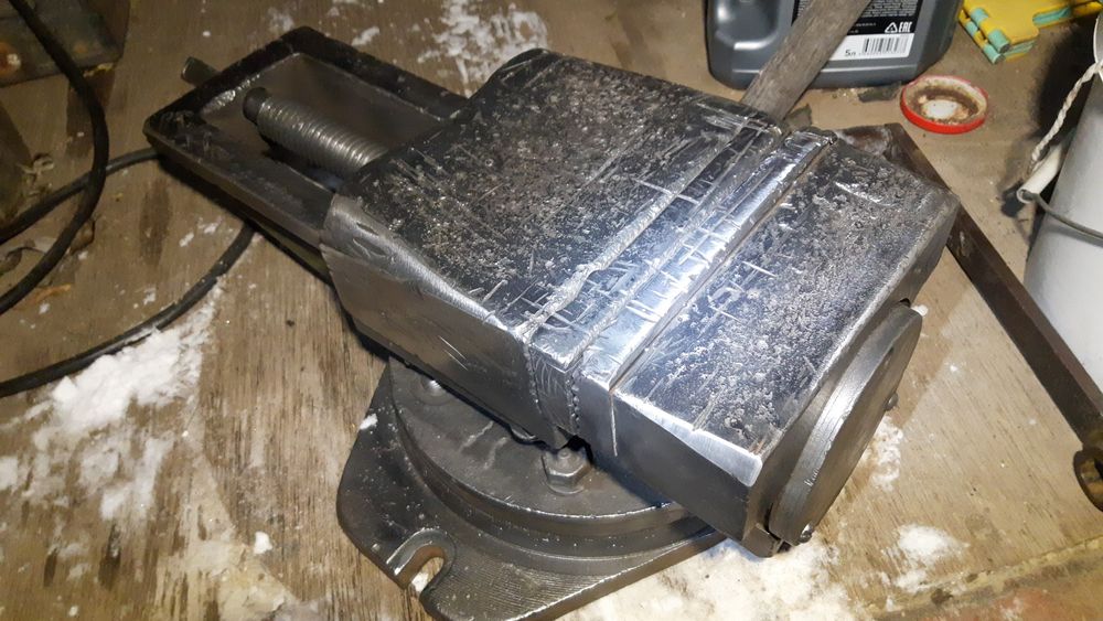 станочные тиски 200мм.