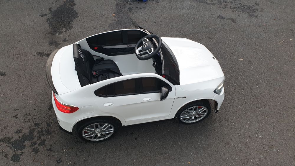 Mașinuța electrică pentru copiii