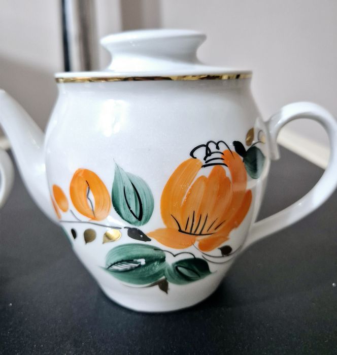 Порцеланови чайници с капаче и захарница с капаче! Състояние ново!